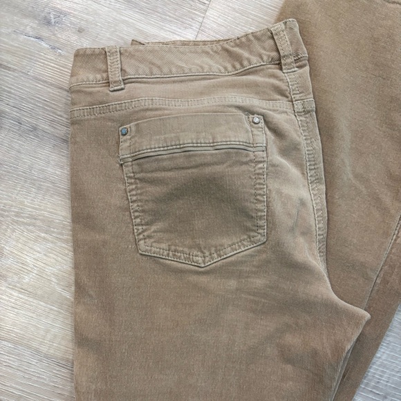 White House Black Market Tan Bootcut Stretch Corduroy Pants Size 6R Women’s WHBM - Picture 3 of 6